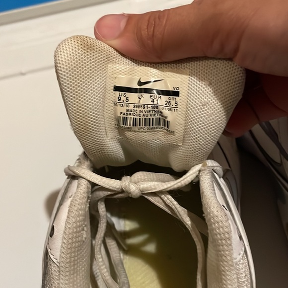 Women Nike Shoes - Picture 6 of 6